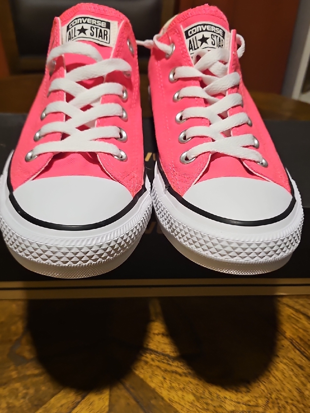 Unisex Converse pink low top canvas sneakers